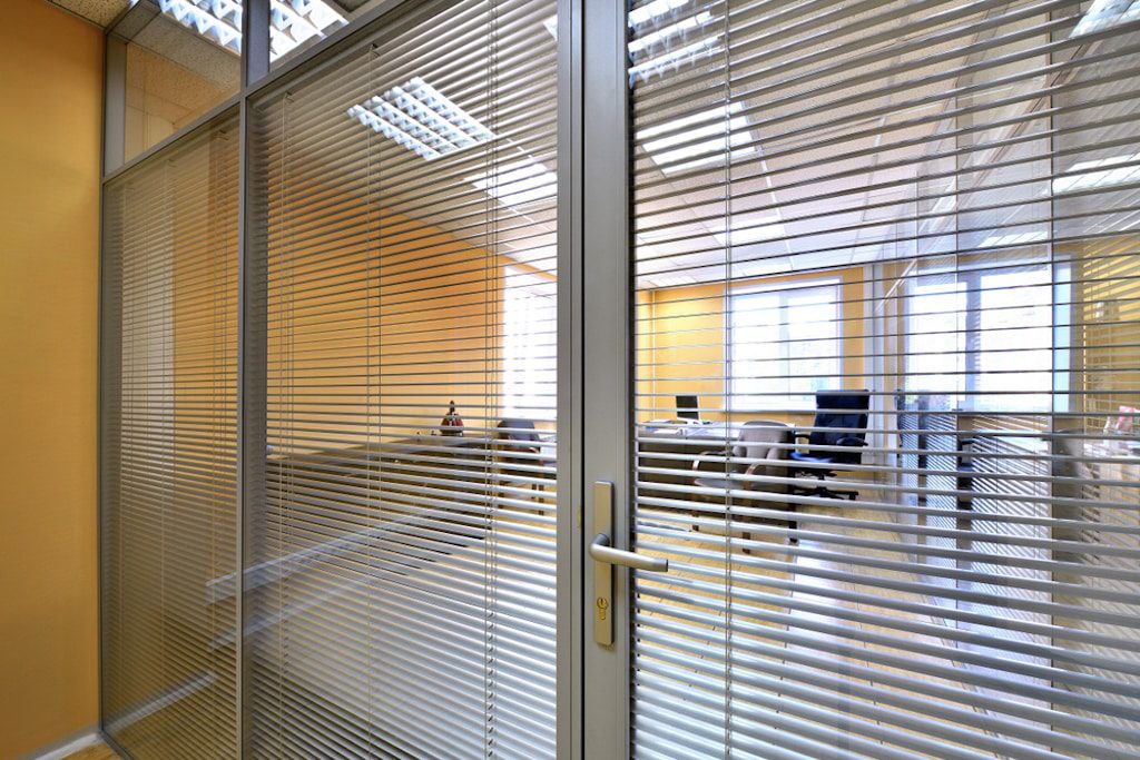 integral-blinds-aluminium-door